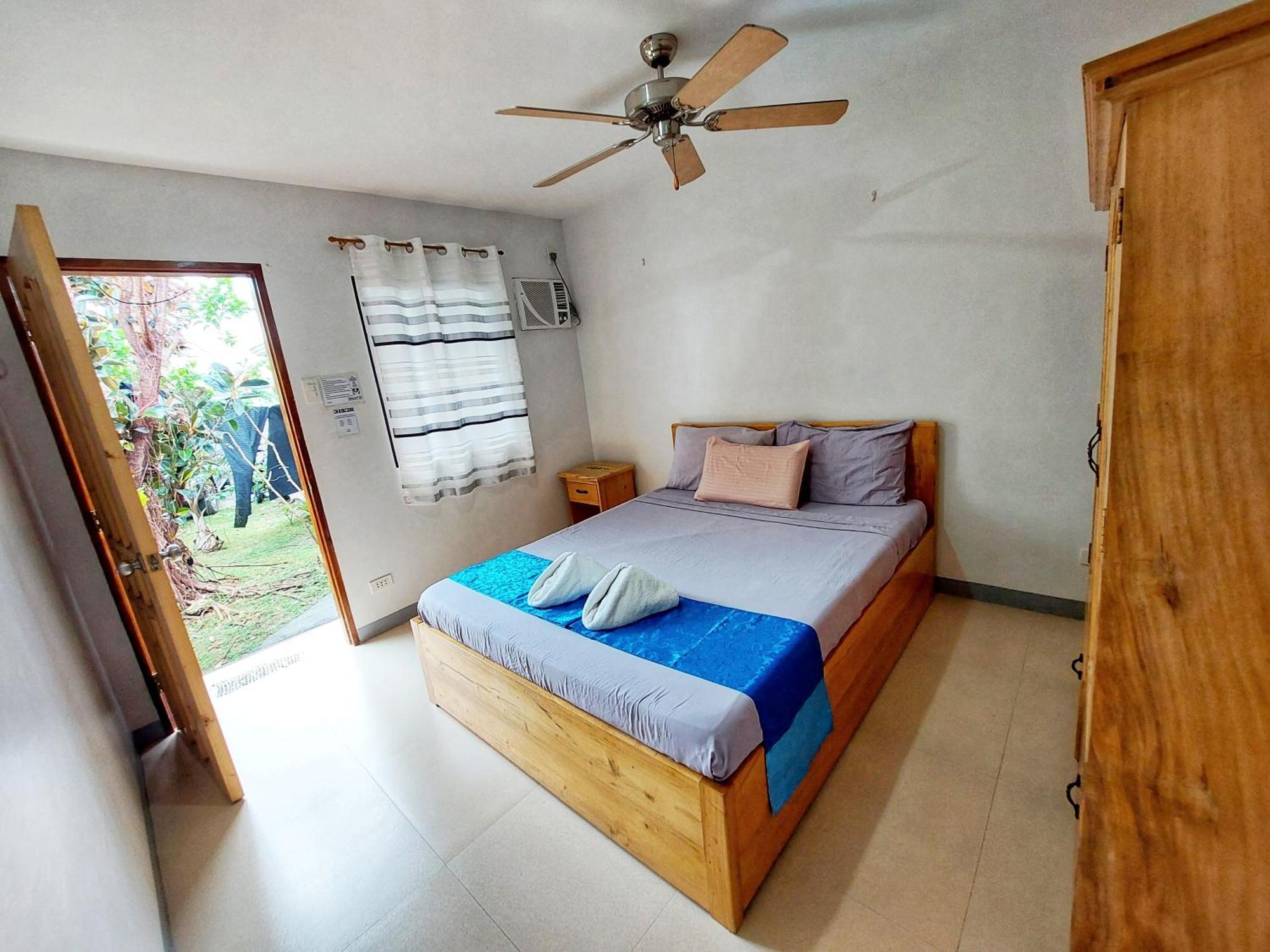 Beyond Island Otel Moalboal Oda fotoğraf
