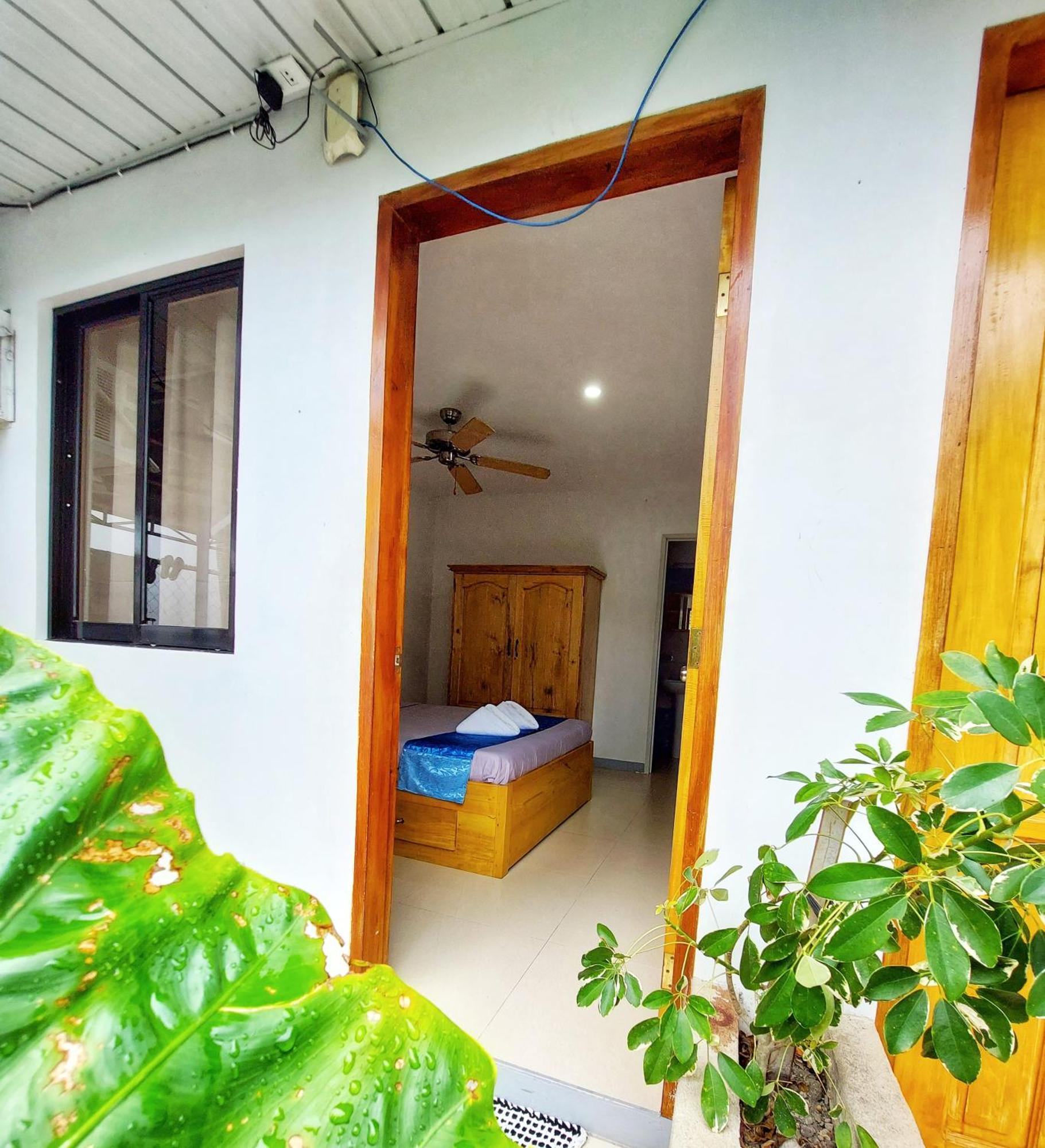Beyond Island Otel Moalboal Oda fotoğraf